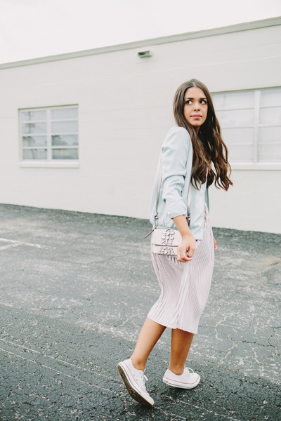 Light-blue-bomber-zara-jacket-light-pink-pleated-zara-skirt